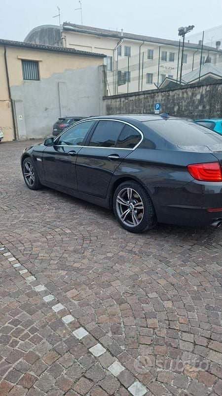 Usata BMW 525 204 CV (150 kW) 2011 Nero Berlina