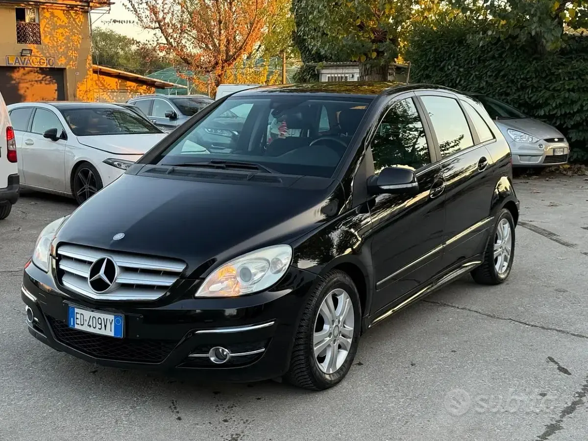 Usata Mercedes B160 Premium 109 CV (80 kW) 2011 Nero Utilitaria