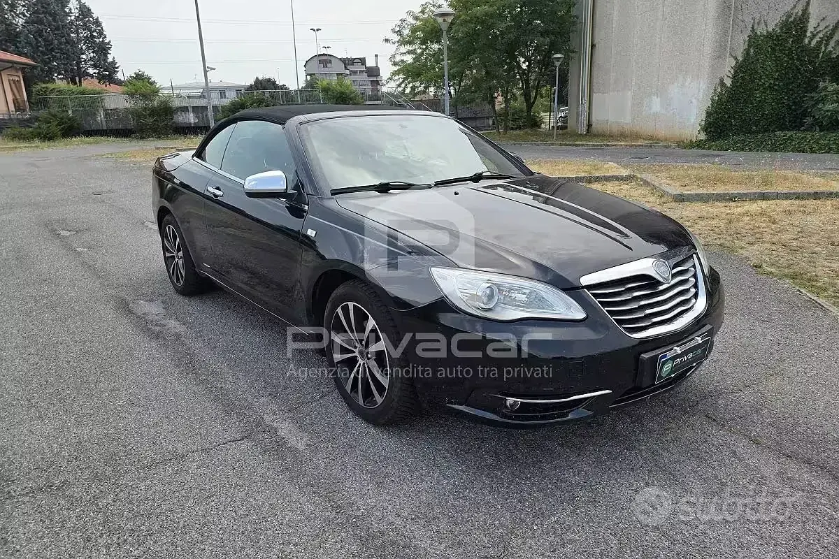 Usata Lancia Flavia 170 CV (125 kW) 2015 Nero Cabrio