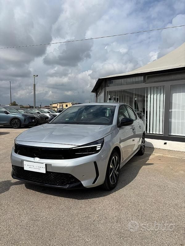 Usata Opel Corsa 100 CV (73 kW) 2025 Grigio Utilitaria