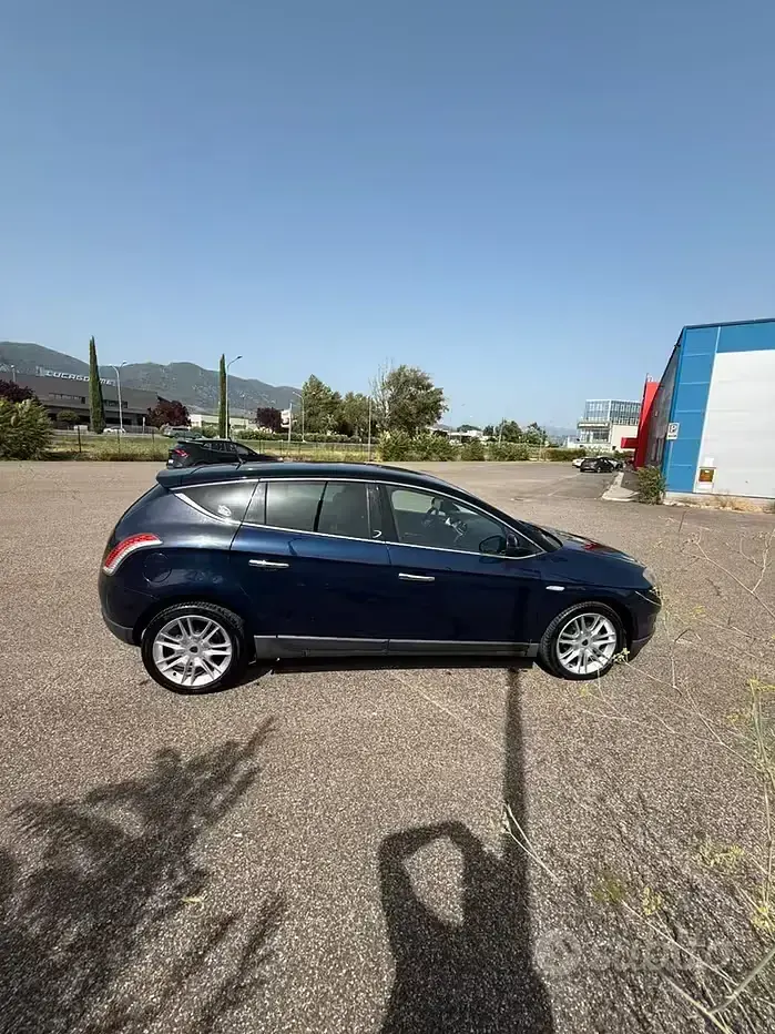 Usata Lancia Delta 105 CV (77 kW) 2012 Bluazzurro Utilitaria