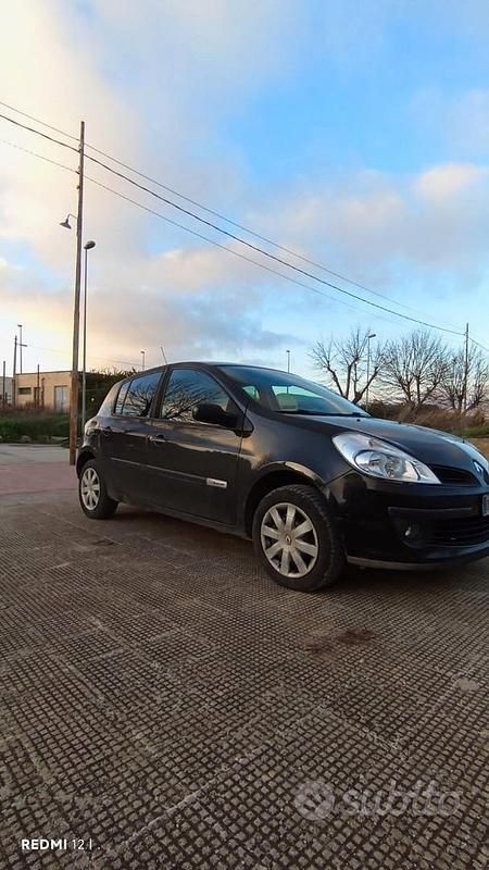 Usata Renault Clio II Rip Curl 86 CV (63 kW) 2007 Nero Utilitaria
