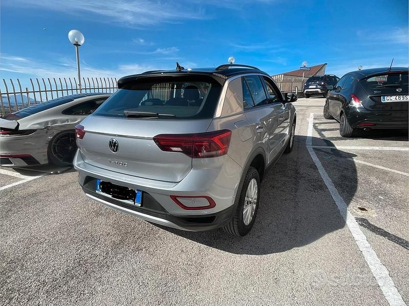Usata VW T-Roc 150 CV (110 kW) 2024 Grigio SUV