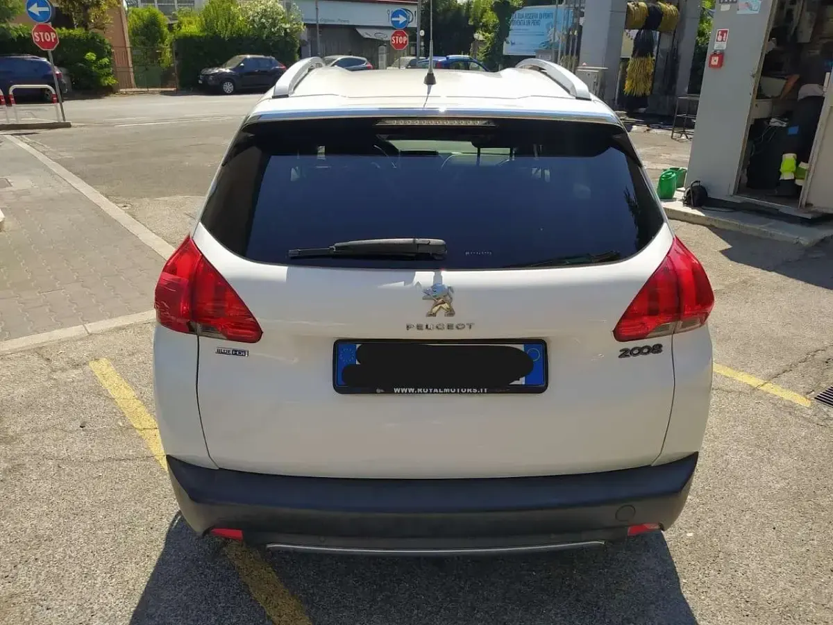 Usata Peugeot 2008 Active 99 CV (72 kW) 2015 Bianco SUV