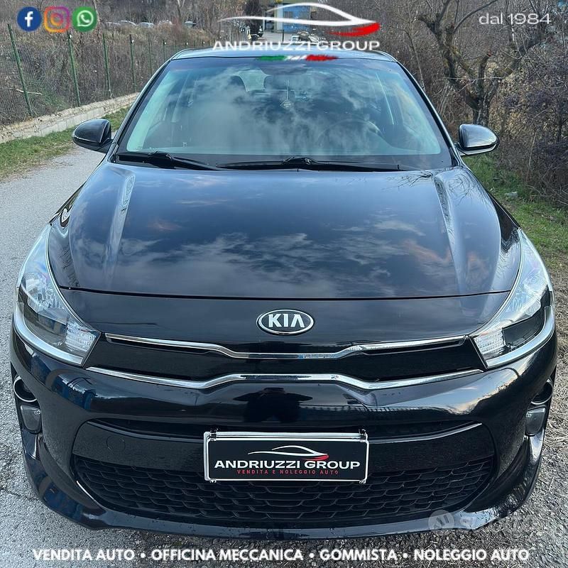 Usado Kia Rio Active 84 CV (61 kW) 2018 Negro Berlina