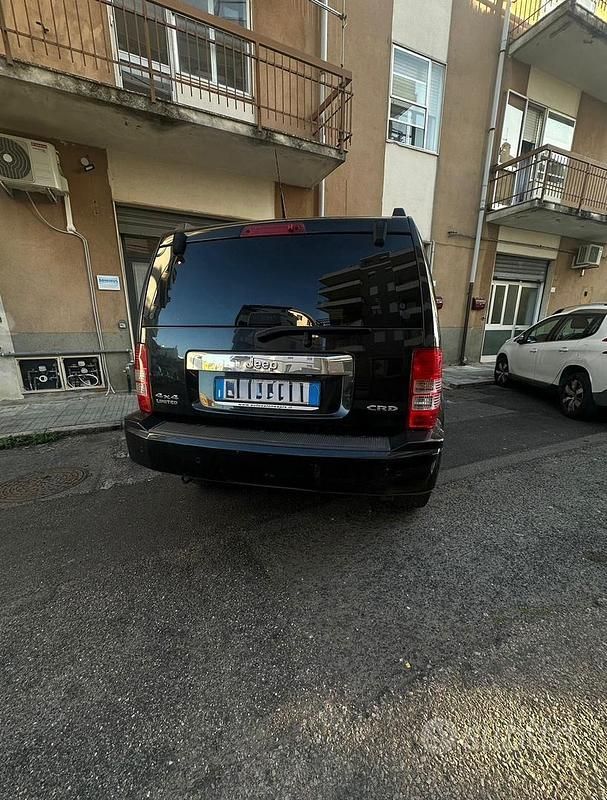 Usata Jeep Cherokee 200 CV (147 kW) 2011 Nero SUV