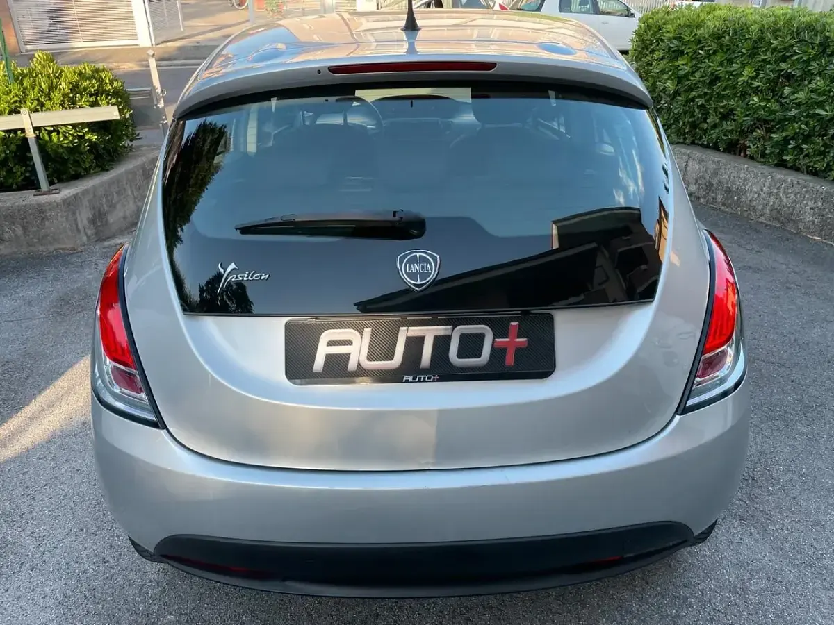 Usata Lancia Ypsilon S 69 CV (50 kW) 2018 Argento Utilitaria