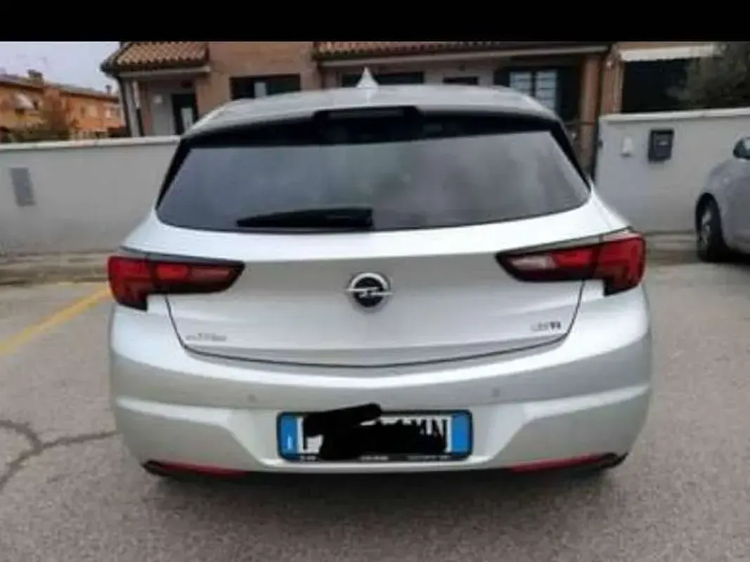 Usata Opel Astra Innovation 110 CV (80 kW) 2018 Argento Berlina