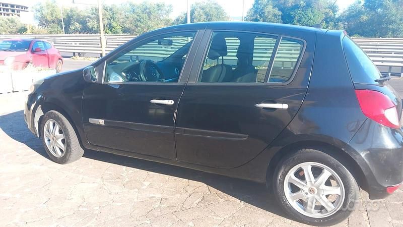 Usata Renault Clio II Dynamique 75 CV (55 kW) 2009 Nero Berlina