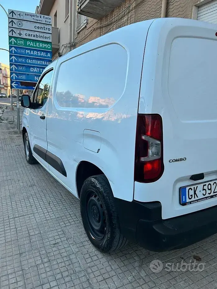 Usata Opel Combo S 102 CV (75 kW) 2022 Bianco Monovolume