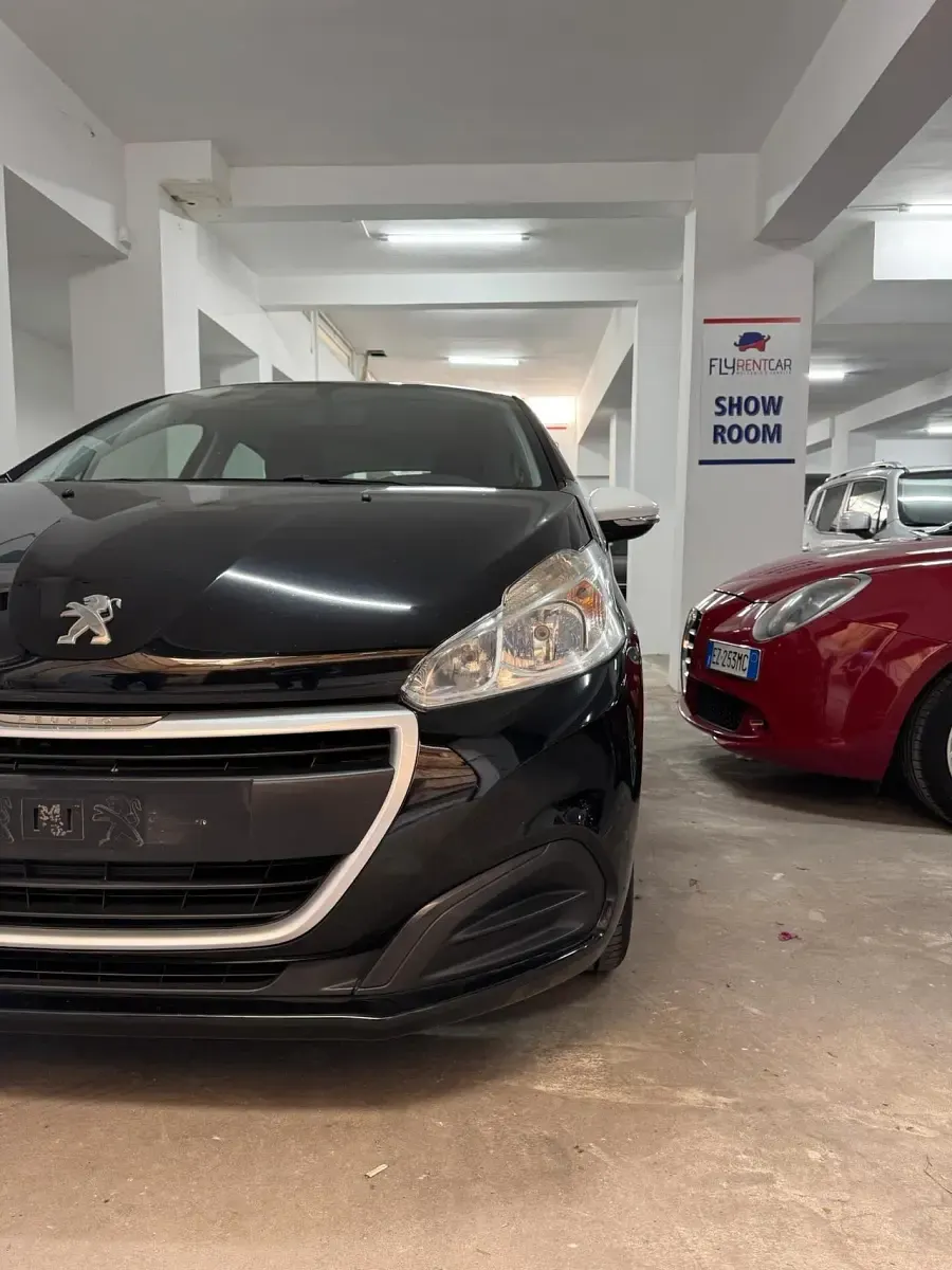 Usata Peugeot 208 Active 68 CV (50 kW) 2019 Nero Utilitaria