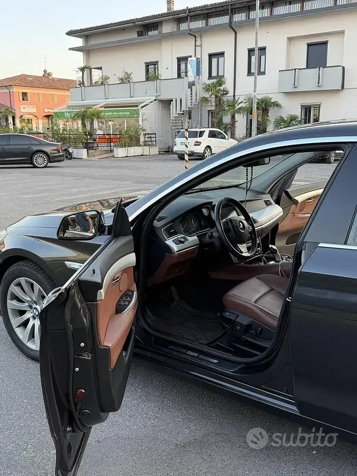 Usata BMW 520 184 CV (135 kW) 2012 Nero Berlina