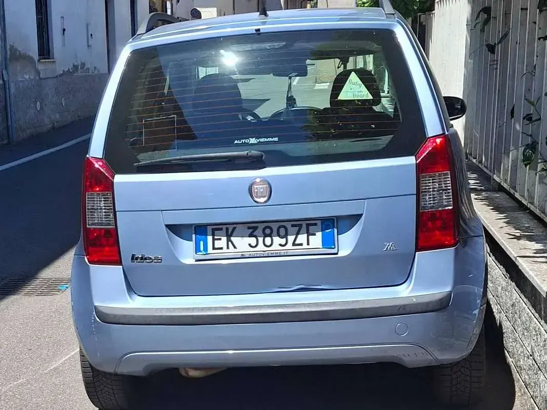 Usata Fiat Idea Dynamic 95 CV (69 kW) 2011 Blu/azzurro Monovolume