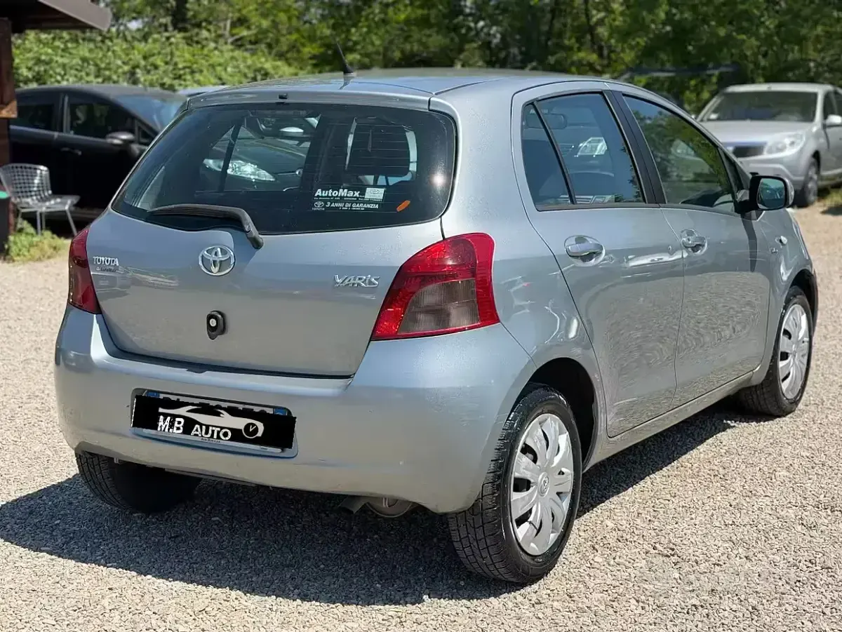 Usata Toyota Yaris 90 CV (66 kW) 2007 Grigio Utilitaria