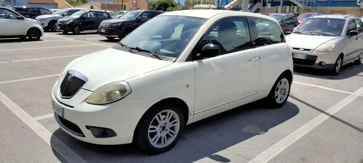 Usata Lancia Ypsilon 69 CV (50 kW) 2011 Utilitaria