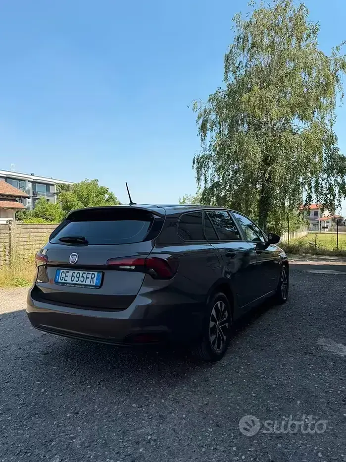Usata Fiat Tipo 131 CV (96 kW) 2021 Marrone Station wagon