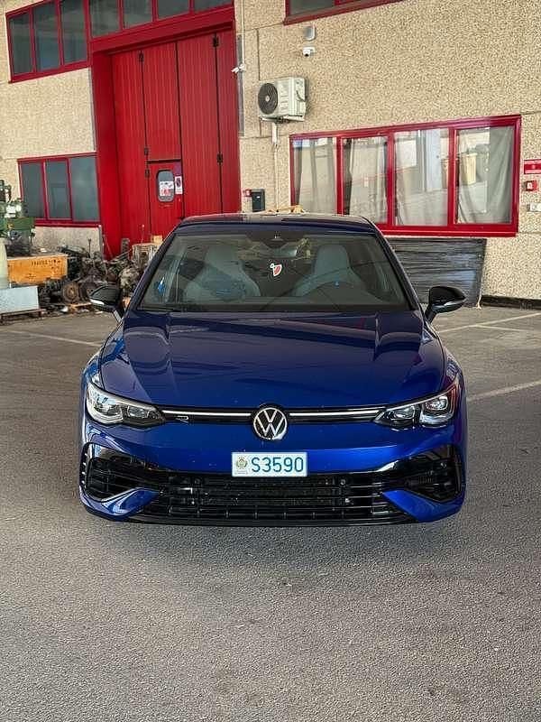 Usata VW Golf VIII R 333 CV (244 kW) 2022 Blu Utilitaria