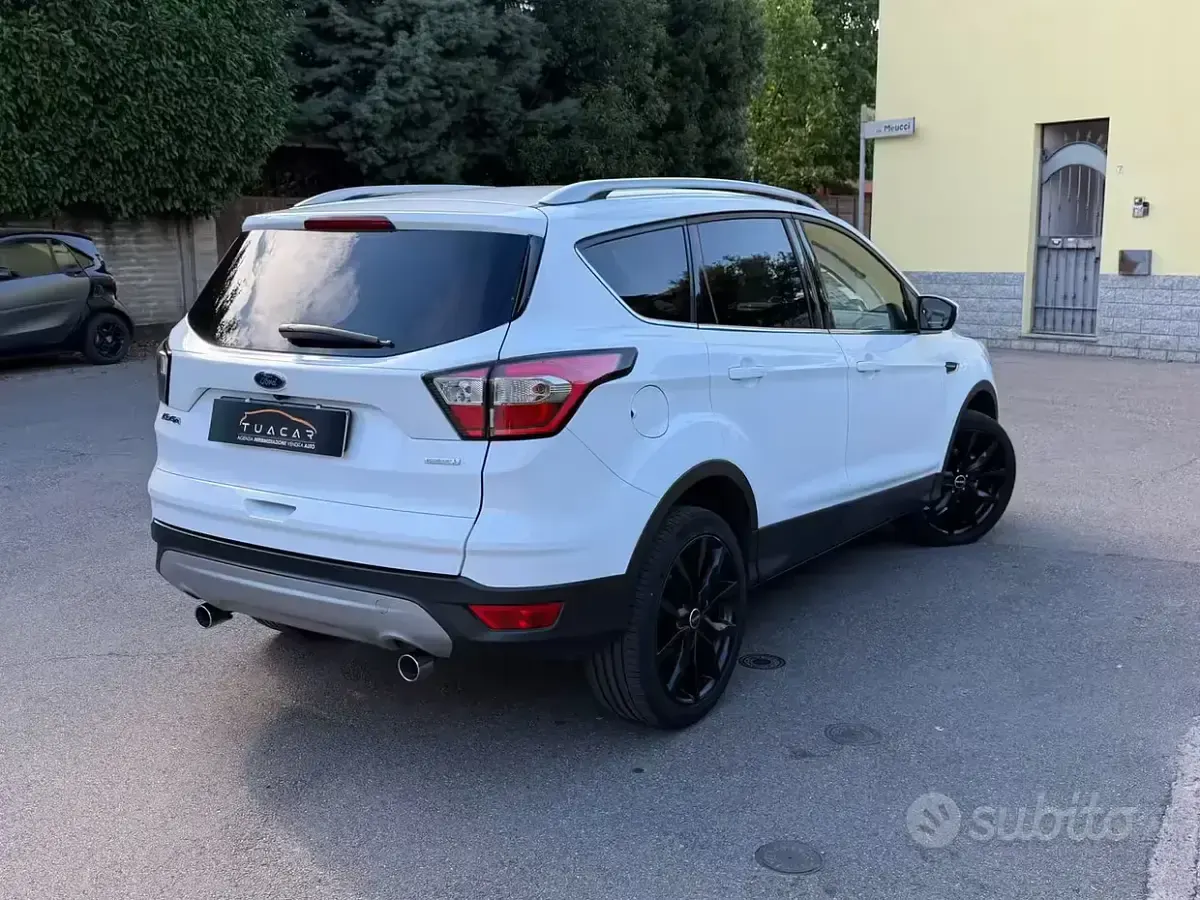 Usata Ford Kuga Business Edition 120 CV (88 kW) 2018 Bianco SUV