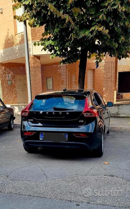 Usata Volvo V40 115 CV (84 kW) 2013 Nero Berlina