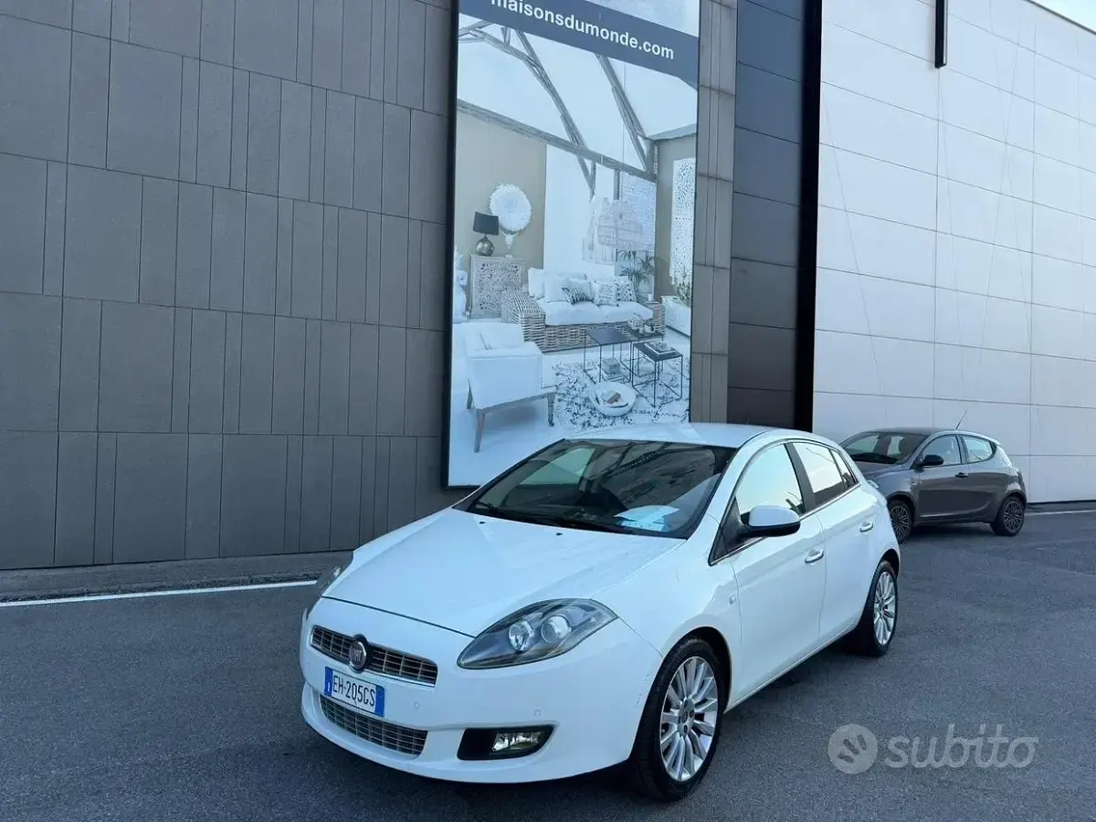 Usata Fiat Bravo Dynamic 120 CV (88 kW) 2011 Bianco Utilitaria