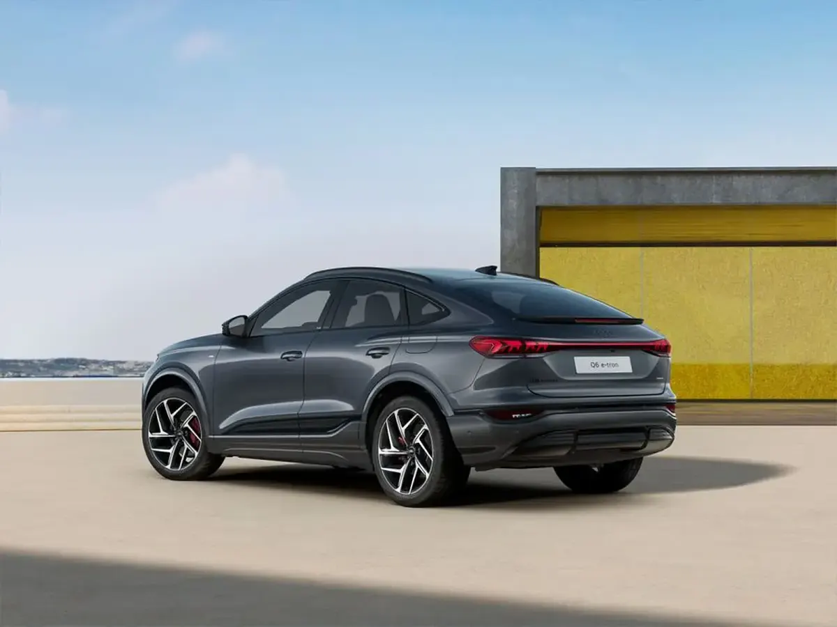 Nuova Audi Q6 Sportback e-tron S-Line 284 kW (387 CV) 2026 Grigio daytona perlato SUV