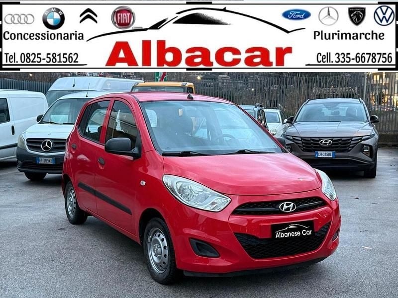 Rosso Usata 2011 Hyundai i10 Classic Due volumi | 4200 € (Buon prezzo) - Immagine 1/4