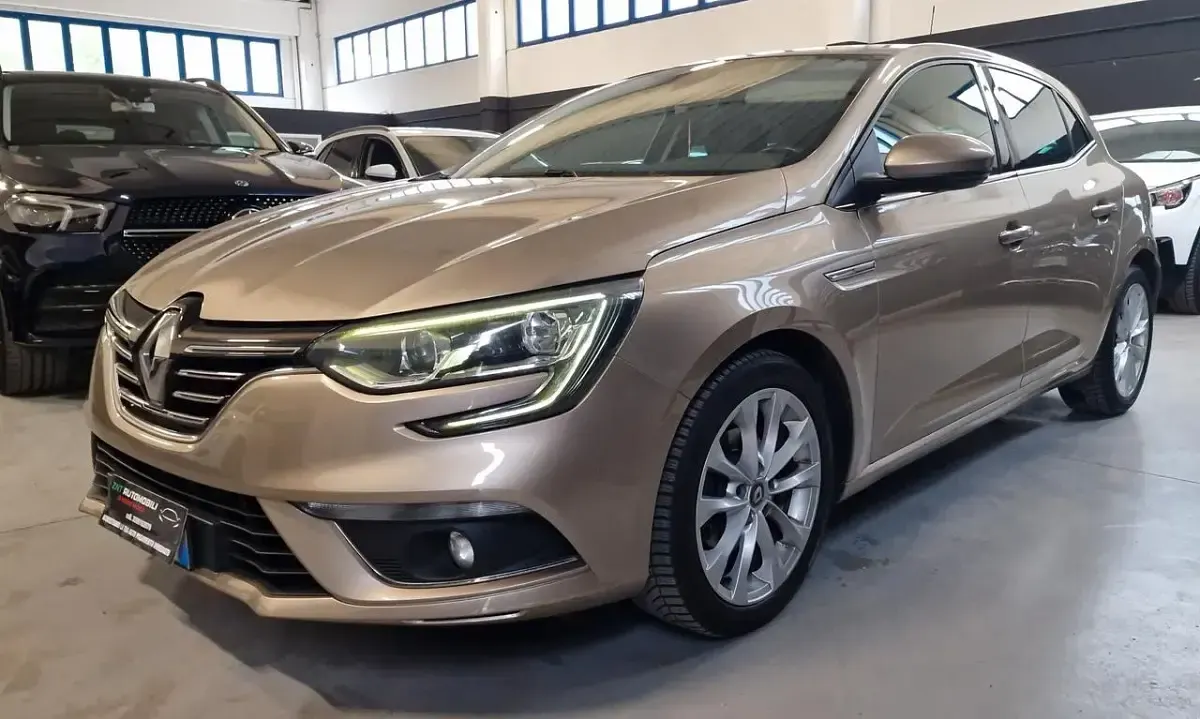 Usata Renault Mégane Bose Edition 131 CV (96 kW) 2017 Oro Berlina