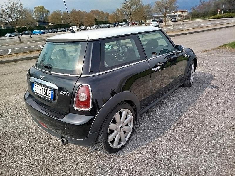 Usata Mini Cooper 122 CV (89 kW) 2010 Nero Utilitaria