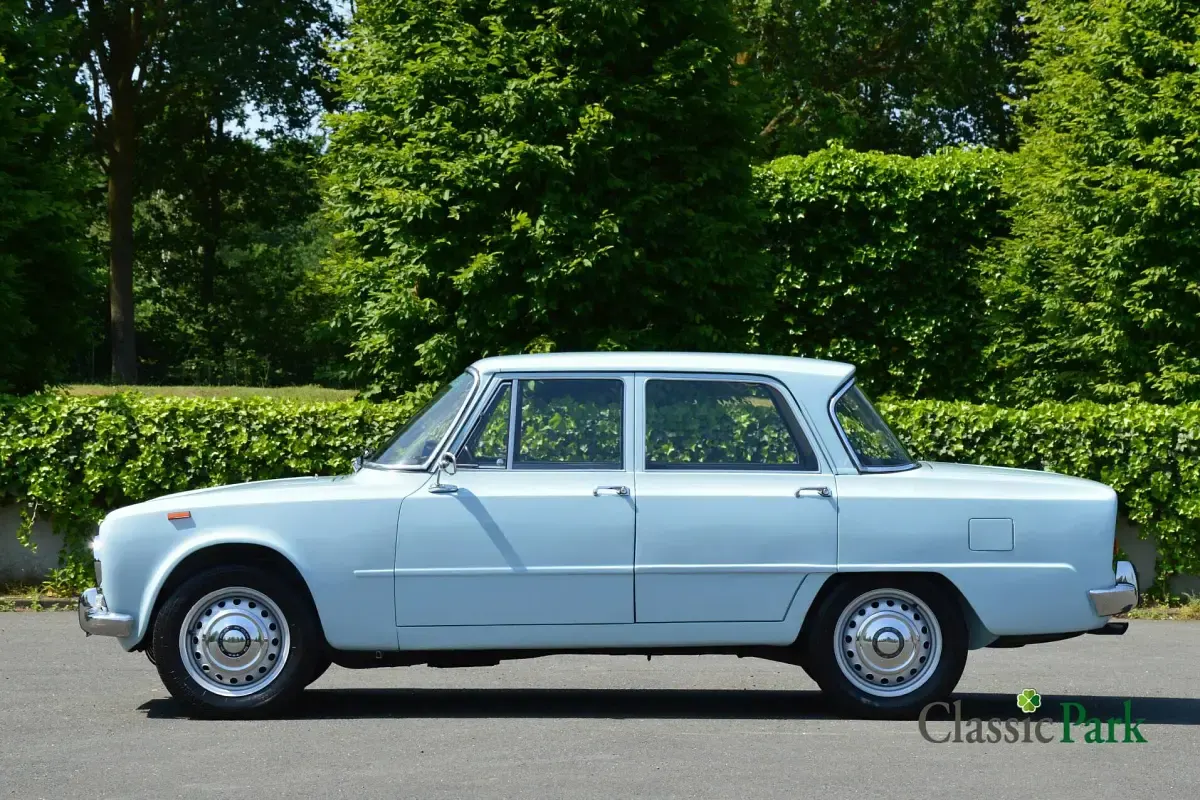 Usata Alfa Romeo Giulia 1300 78 CV (57 kW) 1967 Blu Berlina