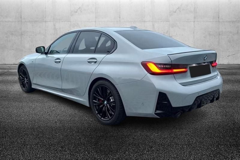 Usata BMW 330 M Sport 245 CV (180 kW) 2024 Grigio metallizzato Berlina