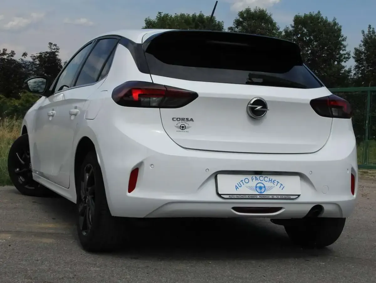 Usata Opel Corsa Elegance 101 CV (74 kW) 2021 Bianco Utilitaria
