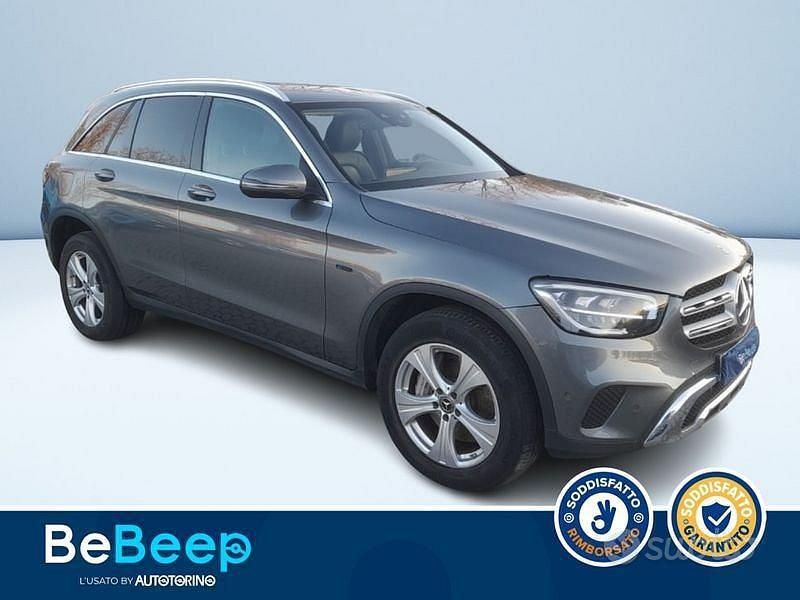 Usata Mercedes GLC300e 305 CV (224 kW) 2021 Grigio metallizzato SUV