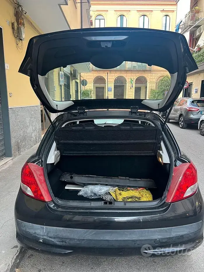 Usata Peugeot 207 68 CV (50 kW) 2011 Nero Berlina