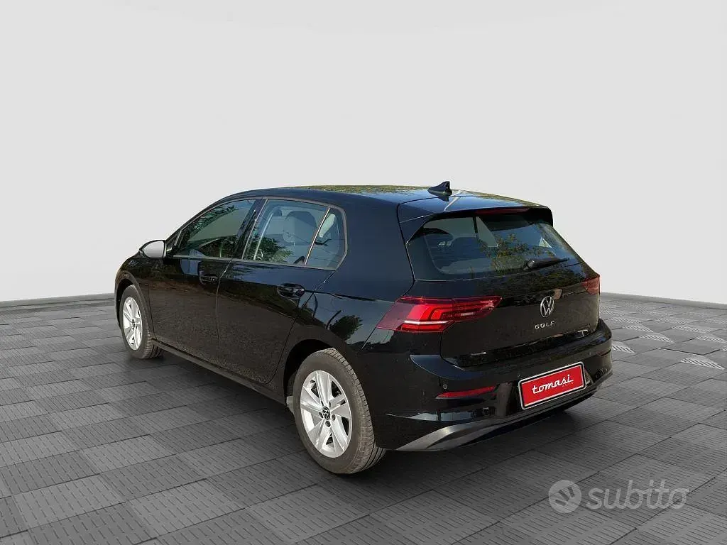 Usata VW Golf VIII Life 116 CV (85 kW) 2025 Nero Berlina
