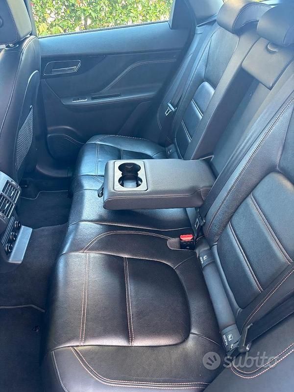 Usata Jaguar F-Pace 180 CV (132 kW) 2019 Grigio SUV