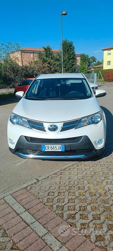 Usata Toyota RAV4 Executive 124 CV (91 kW) 2013 Bianco SUV