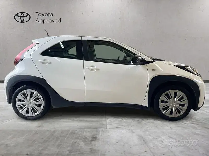Usata Toyota Aygo X Active 72 CV (52 kW) 2022 Bianco SUV