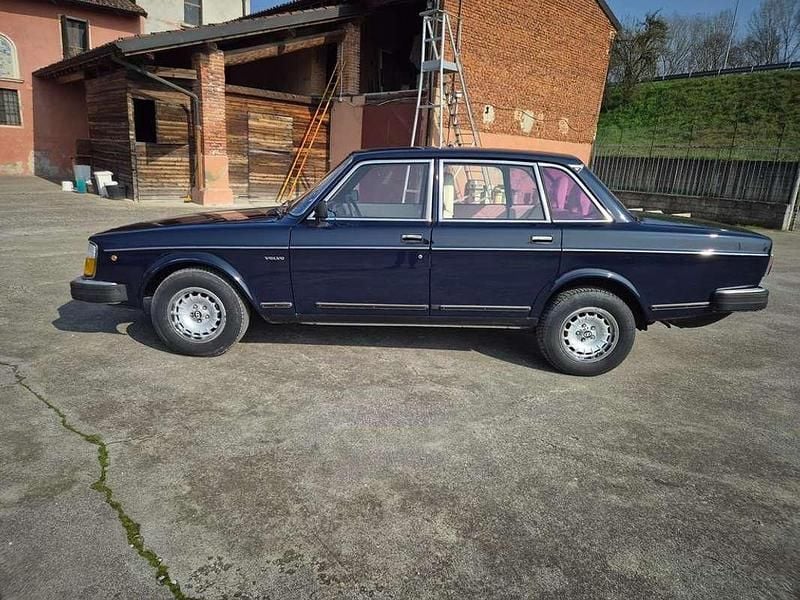 Usata Volvo 240 116 CV (85 kW) 1984 Blu/azzurro Berlina