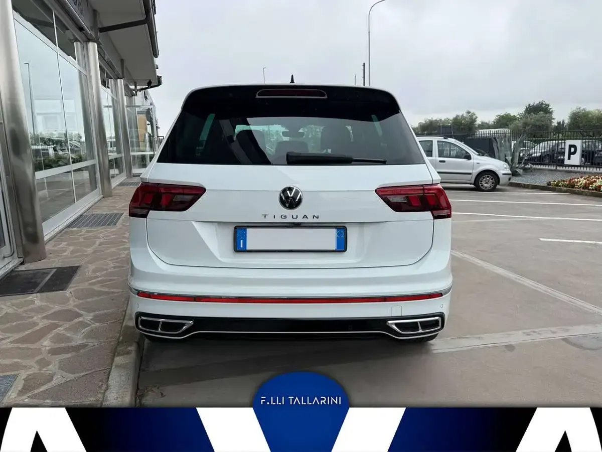 Usata VW Tiguan R-line 150 CV (110 kW) 2023 Pure white SUV