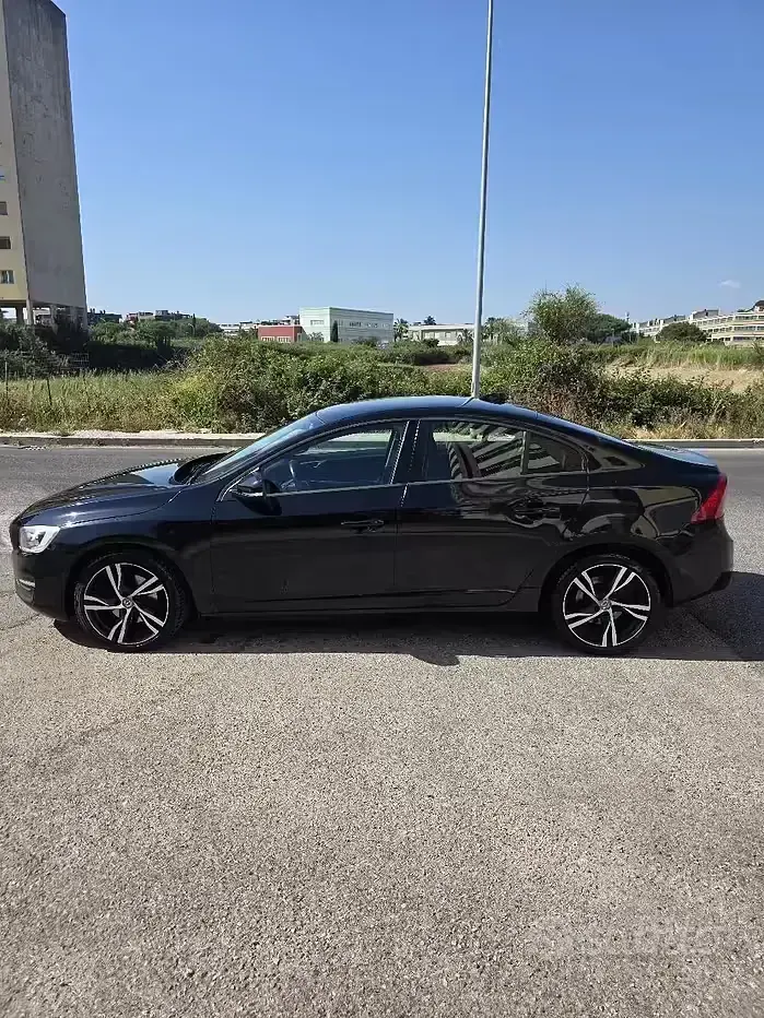 Usata Volvo S60 190 CV (139 kW) 2015 Nero Berlina