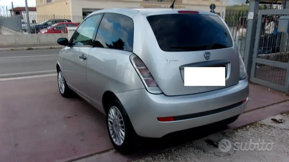 Usata Lancia Ypsilon 90 CV (66 kW) 2009 Grigio Utilitaria