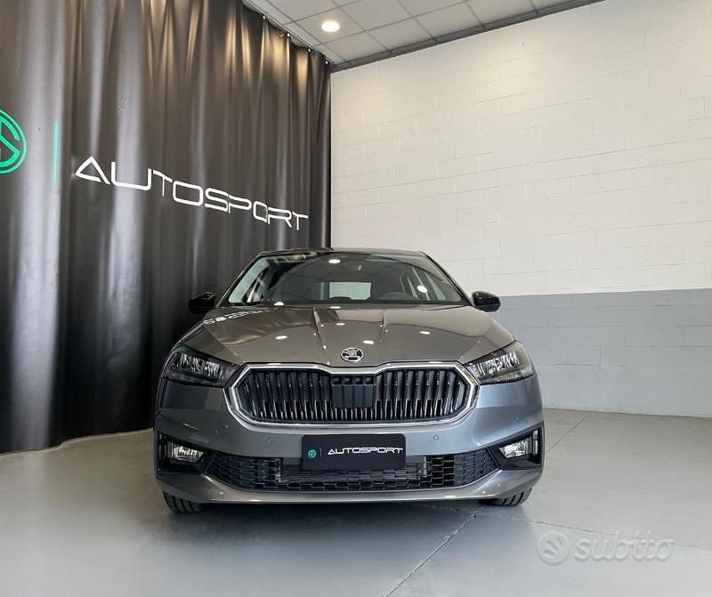 Uusi Skoda Fabia 80 HP (58 kW) 2025 Harmaa Sedan