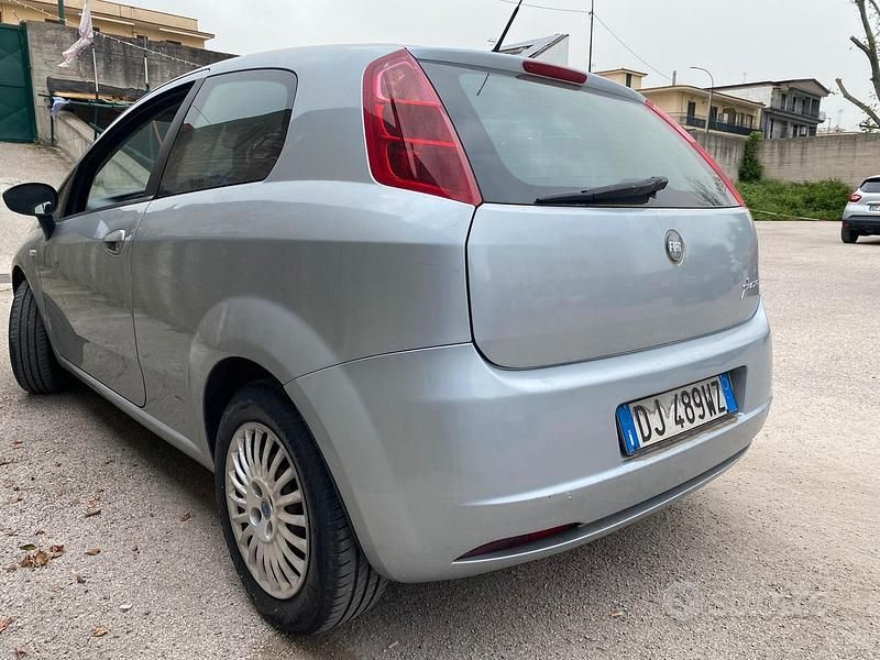 Usata Fiat Grande Punto 75 CV (55 kW) 2007 Grigio Utilitaria