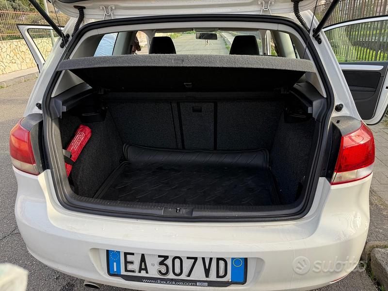 Usata VW Golf VI 105 CV (77 kW) 2010 Bianco Utilitaria