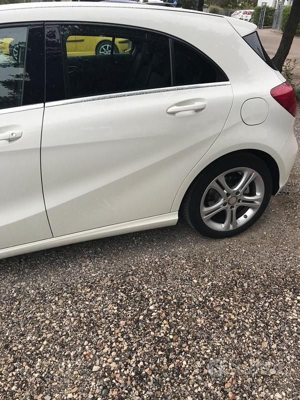 Usata Mercedes A180 109 CV (80 kW) 2014 Bianco Berlina