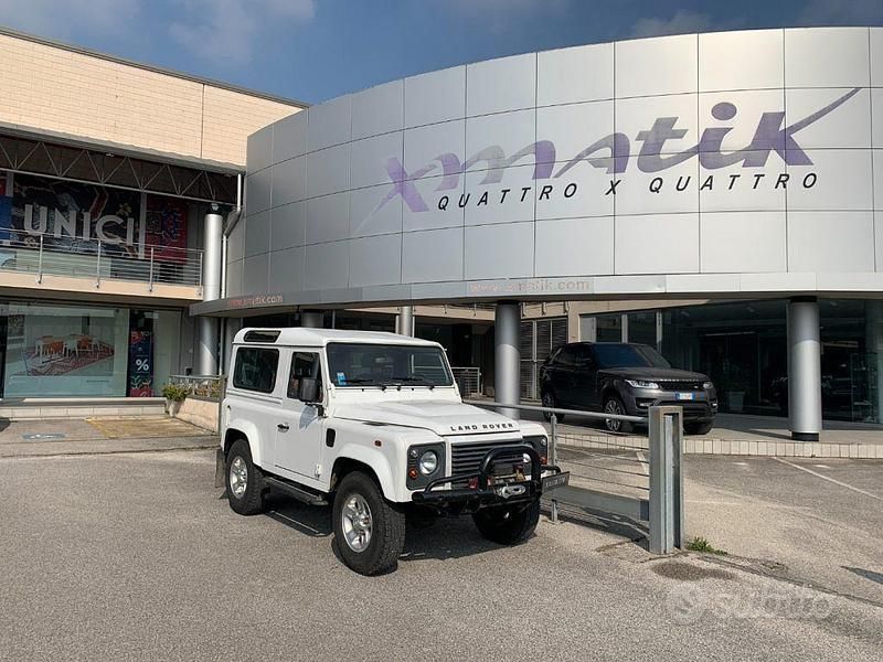 Usata Land Rover Defender 122 CV (89 kW) 2012 Bianco pastello Utilitaria