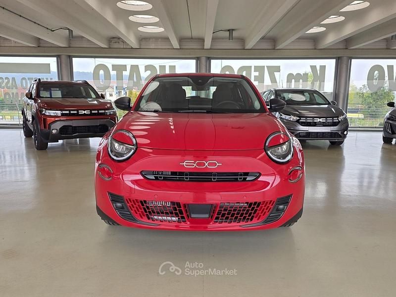 Nuova Fiat 600 Comfort 101 CV (74 kW) 2025 Rosso SUV