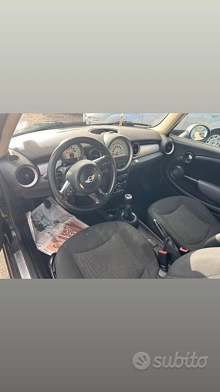 Usata Mini Cooper D 112 CV (82 kW) 2012 Nero Utilitaria