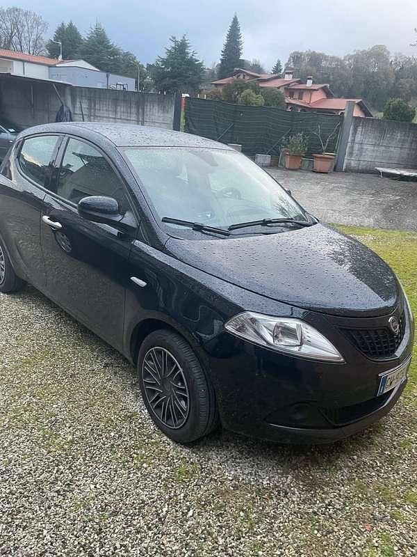 Usata Lancia Ypsilon S 69 CV (50 kW) 2024 Nero Utilitaria