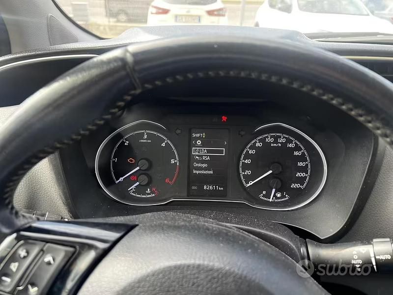 Usata Toyota Yaris 90 CV (66 kW) 2017 Blu Berlina